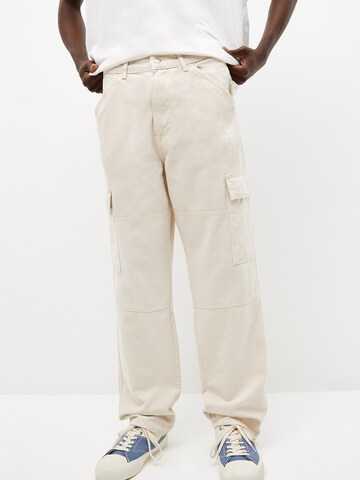 Pull&Bear Loose fit Cargo Pants in Beige: front