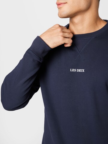 Les Deux Sweatshirt 'Lens' in Blau