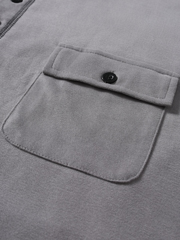 YOUTHUP Athletic Sweatshirt in Grey