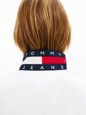 Tommy Jeans Демисезонная куртка 'ESSENTIAL' в Белый