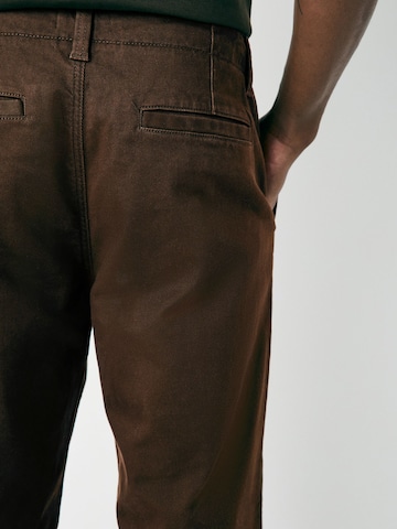 Next Regular Hose in Braun