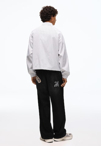 Barrel Jeans de la Bershka pe negru