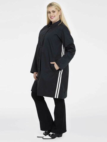 Yoek Raincoat ' Julie ' in Black: front