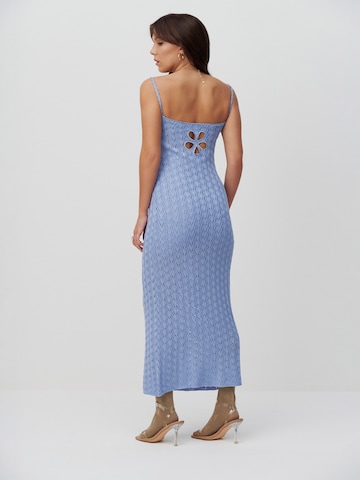 florence by mills exclusive for ABOUT YOU - Vestido de punto 'Flower Market' en azul