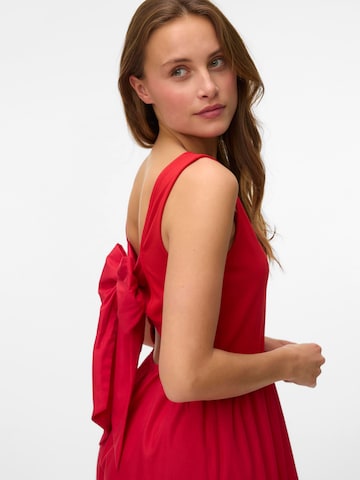 Robe de soirée 'VMVally' VERO MODA en rouge