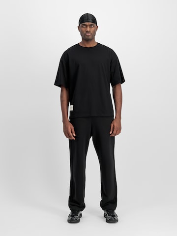 ALPHA INDUSTRIES T-shirt 'Studio Edition' i svart