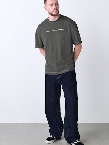 T-Shirt Next en gris