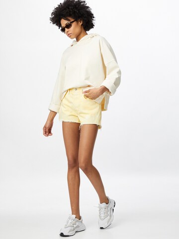 LEVI'S ® Regular Shorts '501' in Gelb