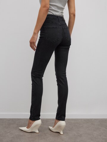 Slimfit Jeans di RÆRE by Lorena Rae in nero