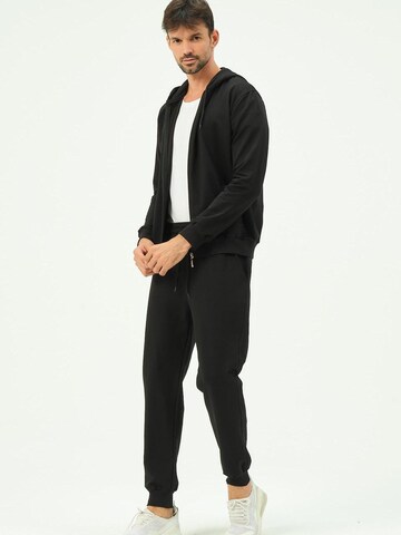 C&City Pyjama in Zwart