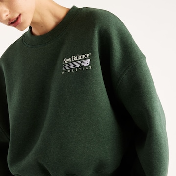 new balance Sweatshirt 'Trackside' in Grün
