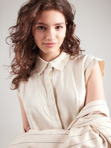 Rochie tip bluză de la UNITED COLORS OF BENETTON pe bej