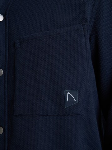 CHASIN' Shirt 'Axel Vorn' in Blauw