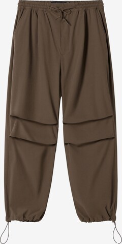 Bershka Tapered Trousers in Brown: front