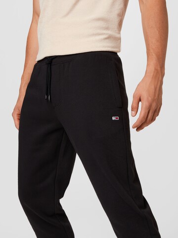 Tommy Jeans Tapered Hose in Schwarz