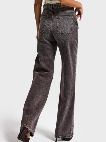 IT'S BASIC Regular Jeans 'EMMA STRAIGHT MID RISE JEANS' in Zwart