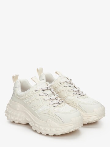 Estro Sneakers '8880' in Beige: front