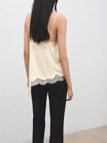 Top 'Tity' de la MANGO pe bej