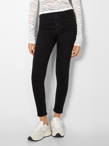 Bershka Skinny Jeans in Black: front