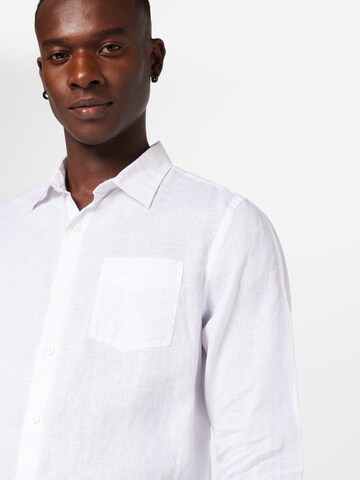 GUESS Slim fit Button Up Shirt in White