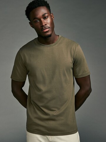 Next T-Shirt in Grün: Vorderseite