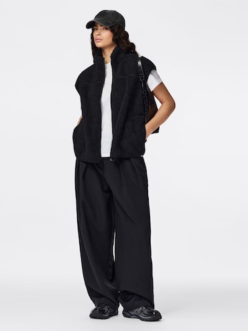 Gilet 'PCSADIA' PIECES en noir