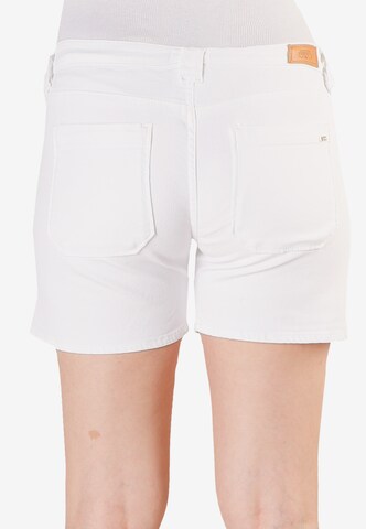 Le Temps Des Cerises Regular Shorts 'Olsen2' in Weiß