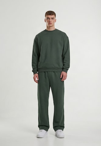 Urban Classics Regular Pants in Green