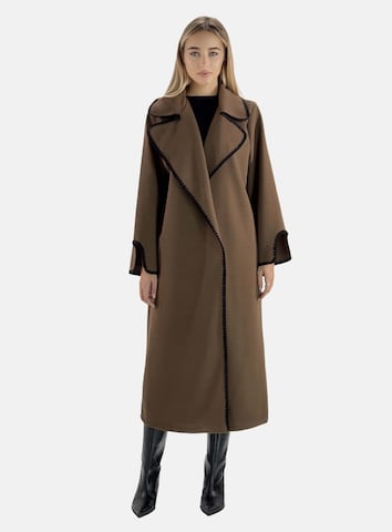 Elara Mantel in Braun: Vorderseite