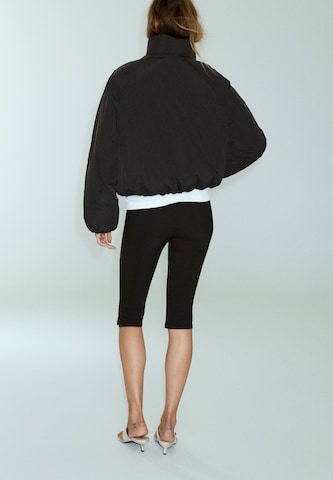 Pull&Bear Jacke in Schwarz