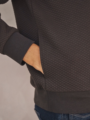 Next Суичър в кафяво