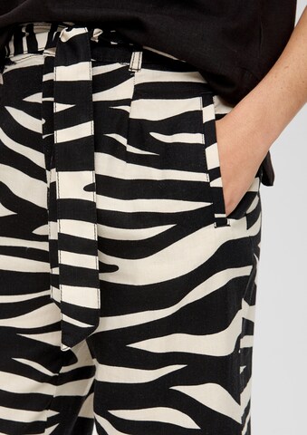 Wide leg Pantaloni con pieghe di s.Oliver in nero