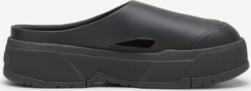 PUMA Clogs in Grau