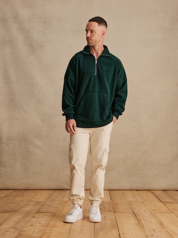 DAN FOX APPAREL - Sweatshirt 'Leopold' em verde