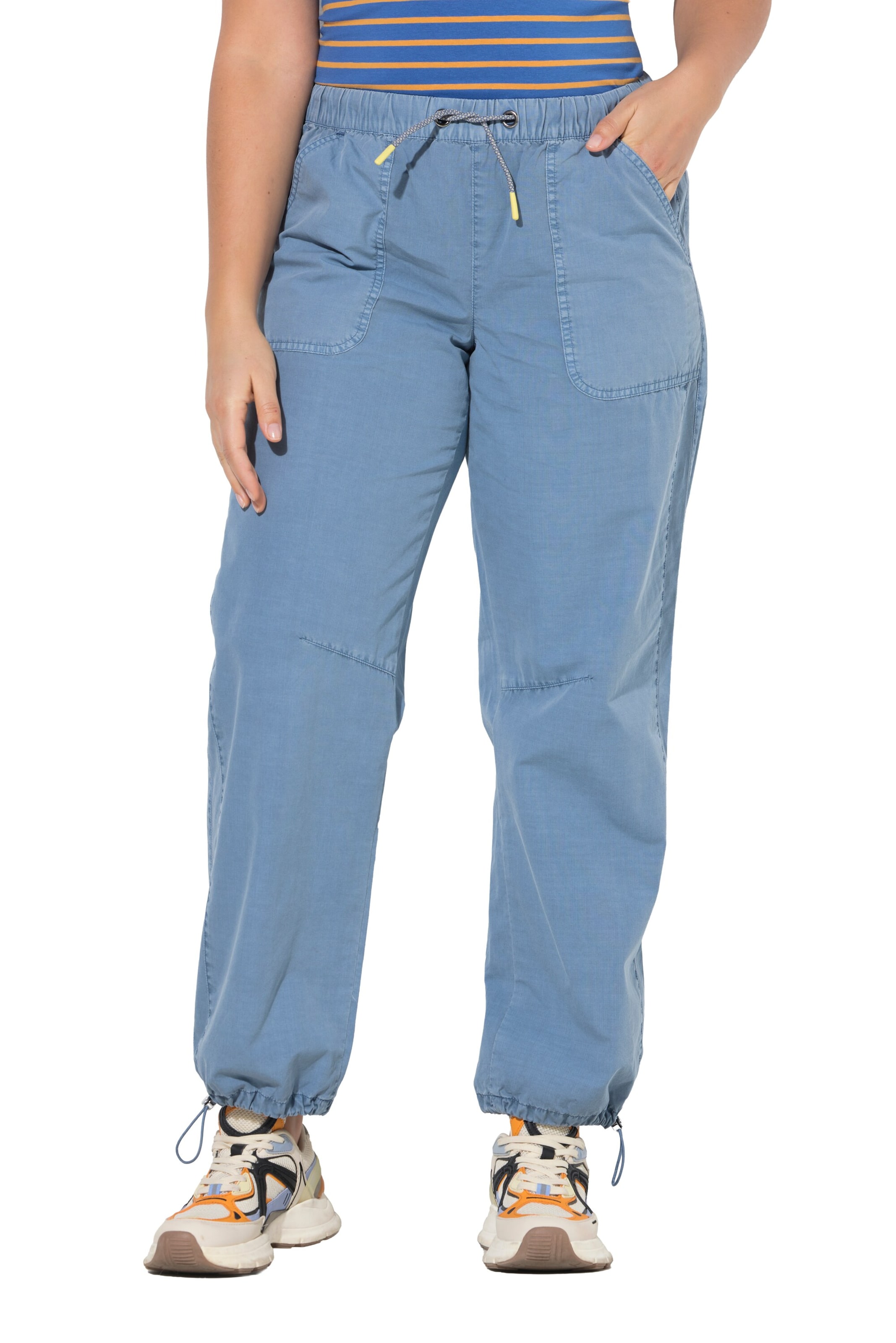 LAURASØN Tapered Trousers in Blue: front