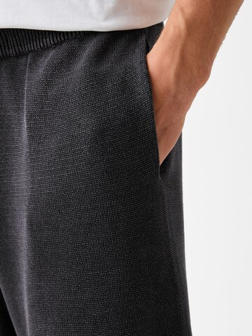 Largi Pantaloni de la Bershka pe negru