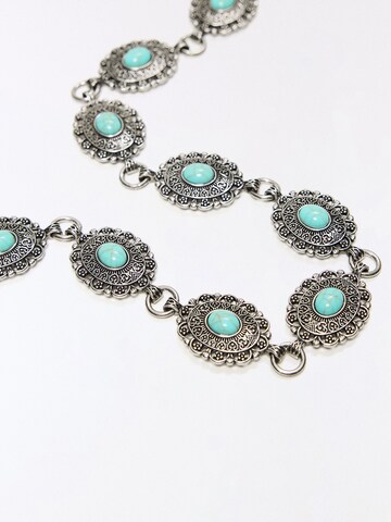 Curea de la Bershka pe argintiu