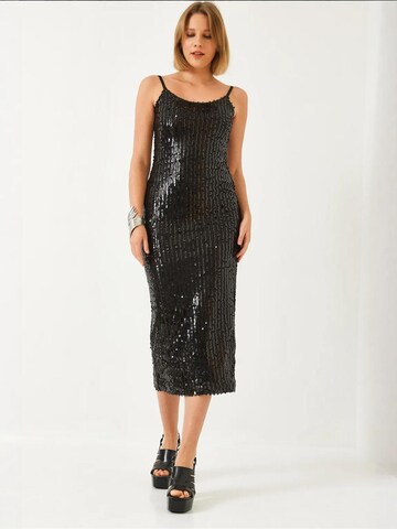 Abito di Bianco Lucci in nero: frontale