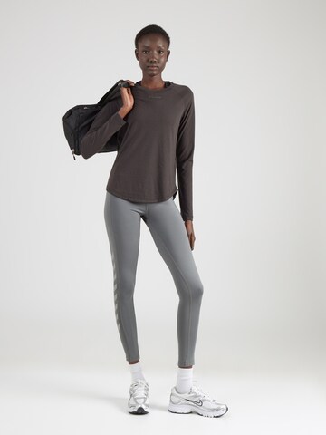 Hummel Performance shirt 'Vanja' in Brown