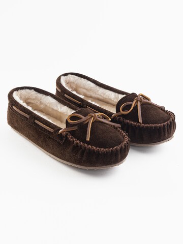 Pantoufle 'Cally' Minnetonka en marron