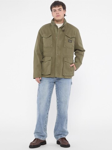 GUESS Between-Season Jacket in Green