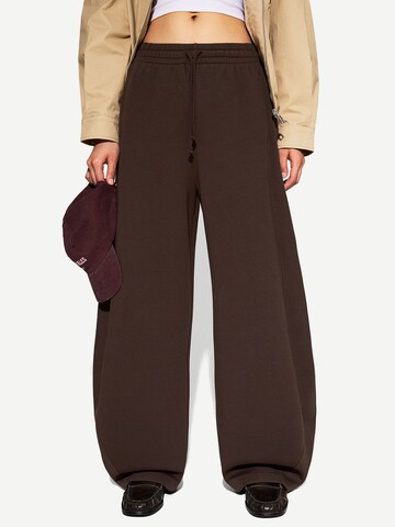 Baggy Pantaloni di Bershka in marrone: frontale