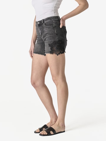 KOROSHI Normální Džíny – černá