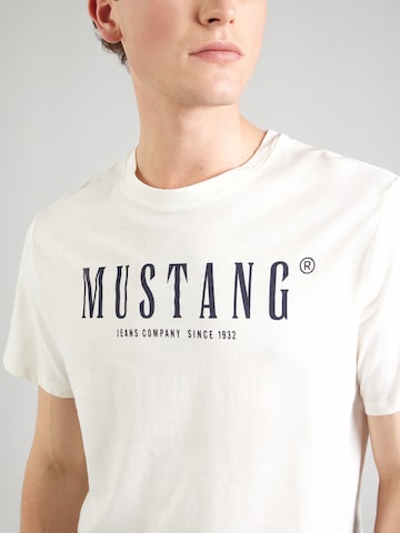 MUSTANG T-Shirt 'Austin' in Weiß