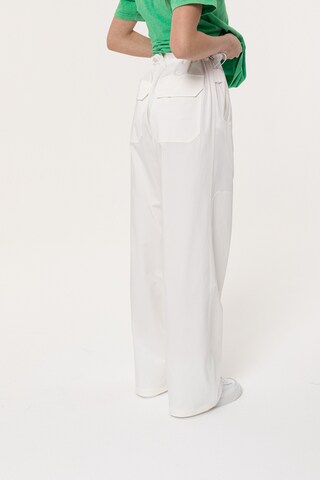 Loosefit Pantalon chino ET Nos en blanc