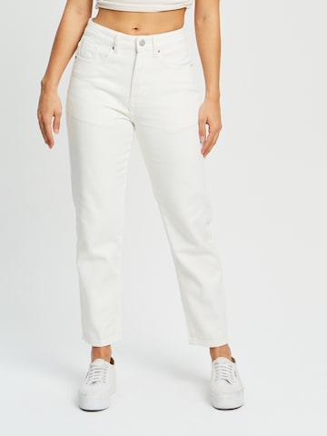 Calli regular Jeans 'LUNA' i hvid: forside