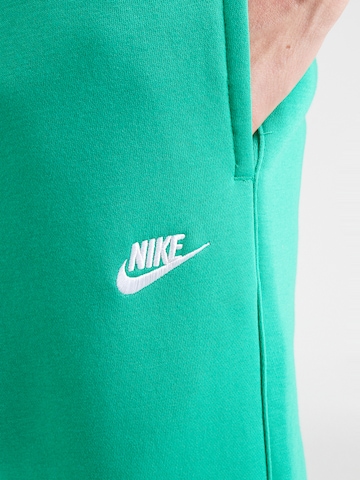 Nike Sportswear Конический (Tapered) Штаны 'CLUB' в Зеленый