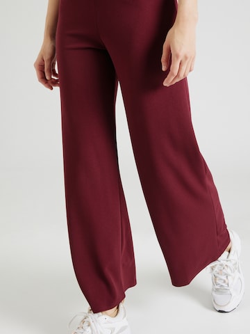 SISTERS POINT Szeroka nogawka Spodnie 'GLUT' w kolorze czerwony