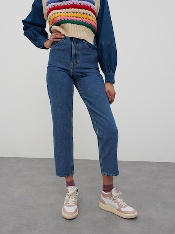 EDITED Regular Jeans 'Pepin' in Blauw: voorkant