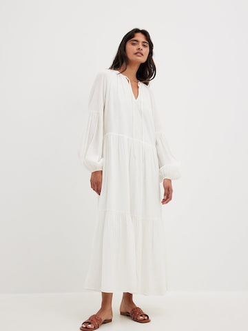 NA-KD Dress in White: front